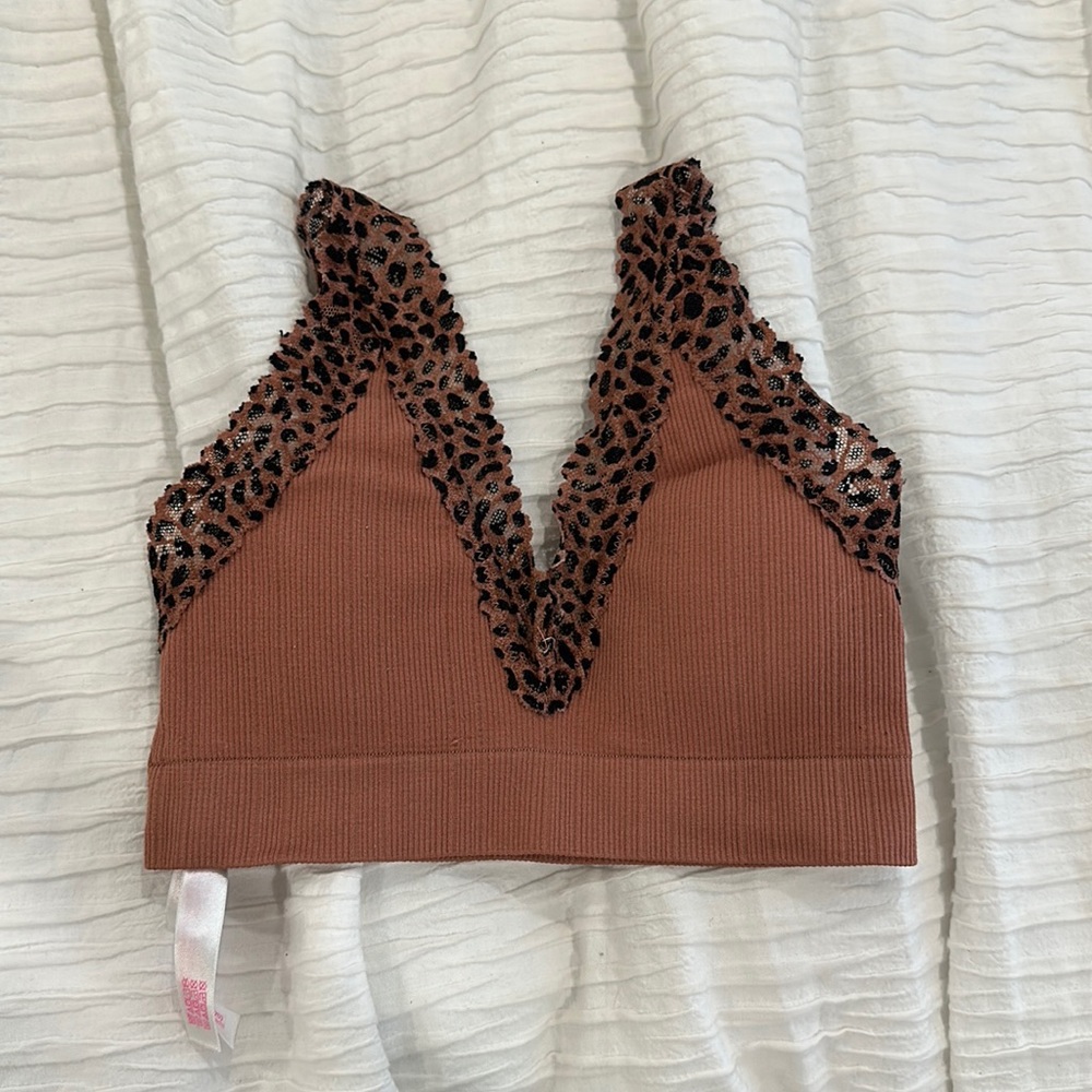 brand new never worn bralette from pink
